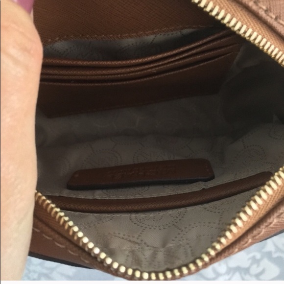 NEW Michael Kors Brown Acorn Small Crossbody Bag - Picture 6 of 7
